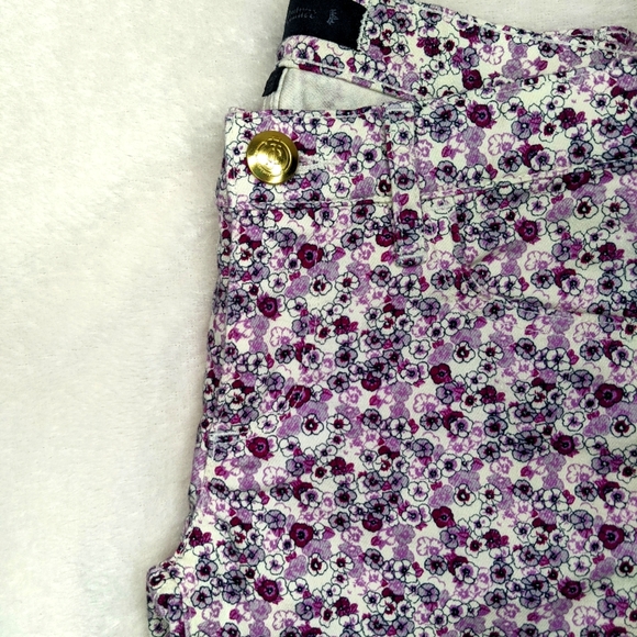 Juicy Couture Jeans ADORABLE Vintage and Stylish Floral Pattern NWOT - Picture 1 of 4
